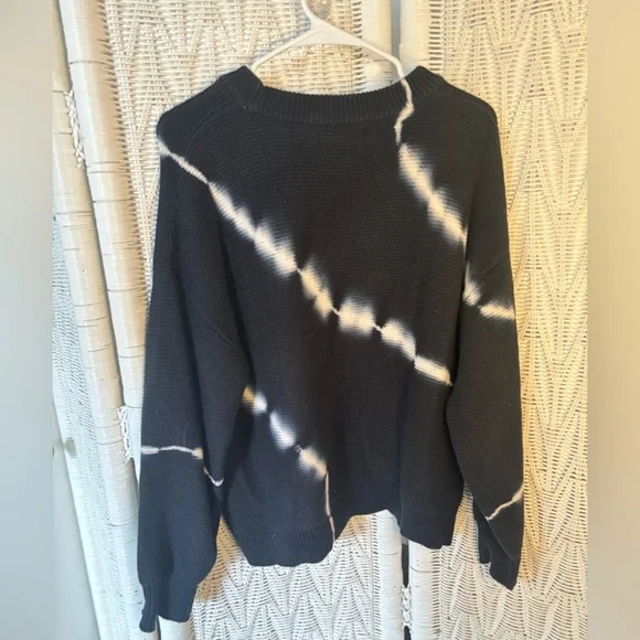 Old Navy Knit Pullover with Tie Dye detail - Picture 3 of 3